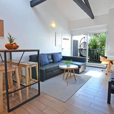 Argia Cozy & Modern With 2 Bedrooms - Balcony - City Center *